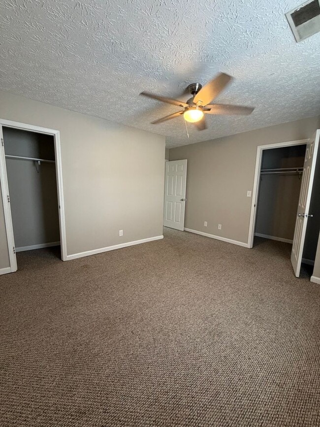 Building Photo - Spacious 2-Bedroom Townhouse with Garage