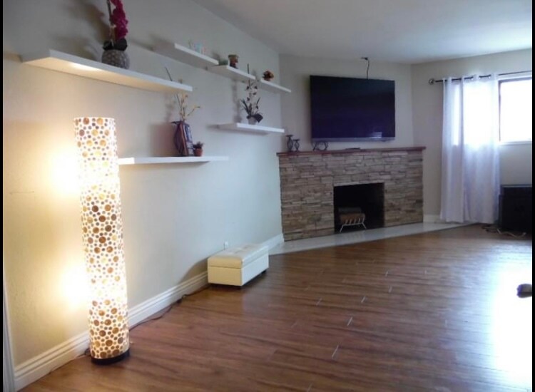 Building Photo - 132 Shadow Ln