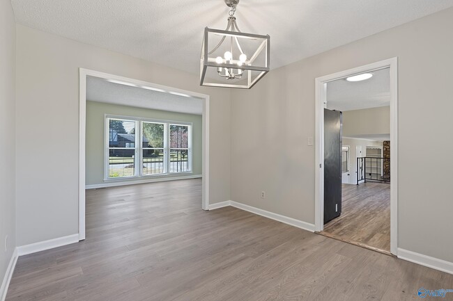 Building Photo - 1927 Edenton Dr SW