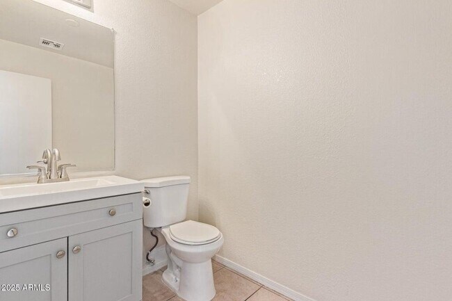 Building Photo - 1534 S Danielson Way