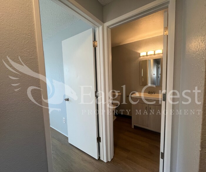 Building Photo - 320NEC