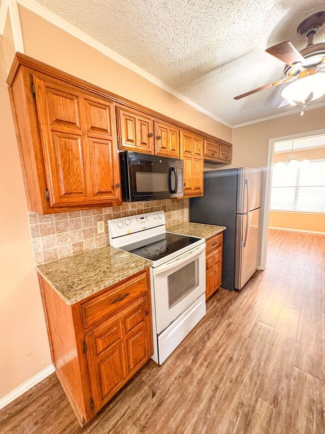 Building Photo - 100 Marylee Dr