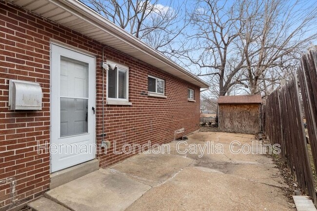 Building Photo - 9456 Calwood Dr