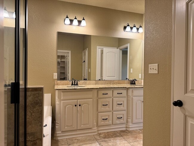 Building Photo - 11865 Poydras