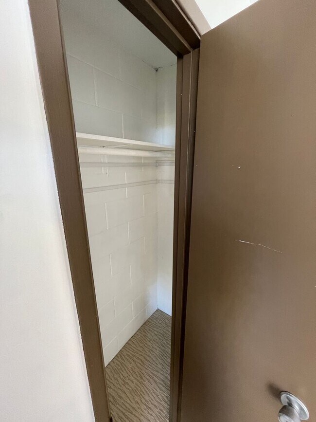 Building Photo - Recently Remodeled Studio In The Heart of Waikiki.