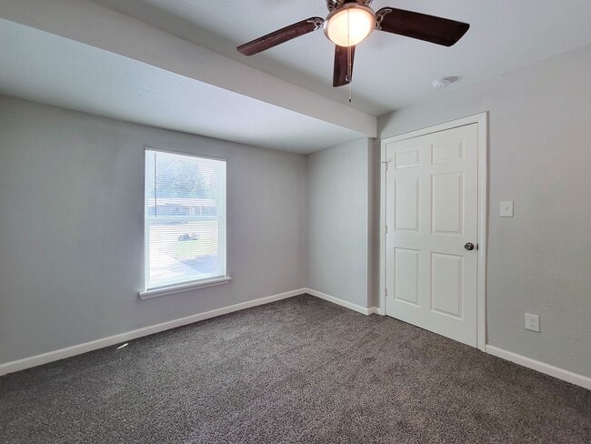 Building Photo - RECENTLY REMODELED 4 BEDROOM 2 BATH LEASE HOME WITH ALL THE UPGRADES.  CHECK THIS OUT.  WON'T LAS...