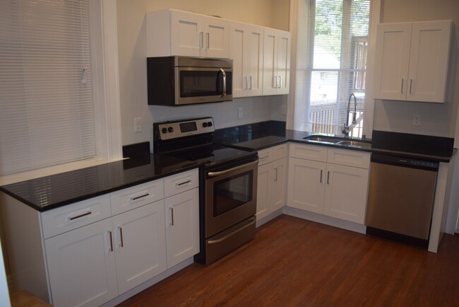Building Photo - 1131