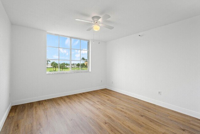 Building Photo - 135 Yacht Club Way