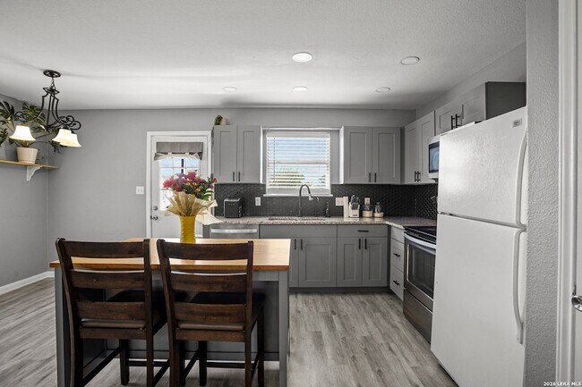 Building Photo - 5923 Fox Canyon