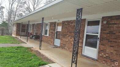 Building Photo - Two bedroom apartment close to Altavista! ...