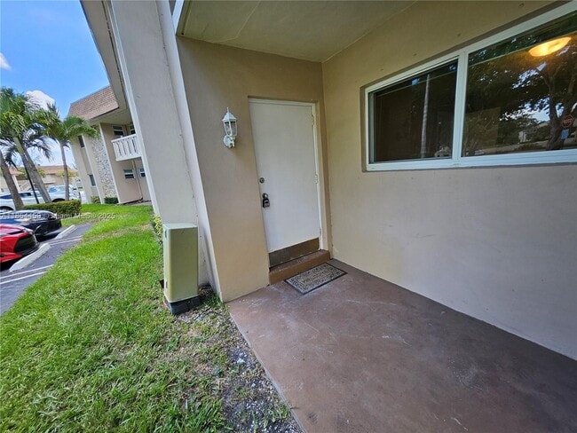 Building Photo - 7490 Miami Lakes Dr