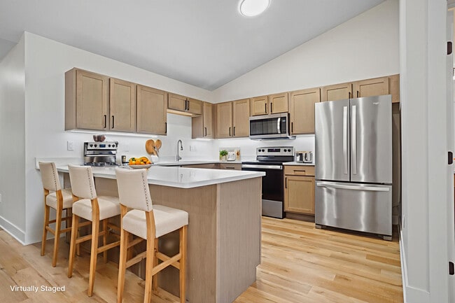 Building Photo - 117 Eiche Dr