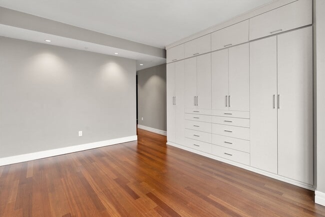 Building Photo - 1 Avery St