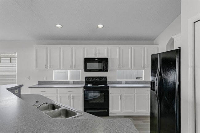 Building Photo - 15412 Montilla Loop