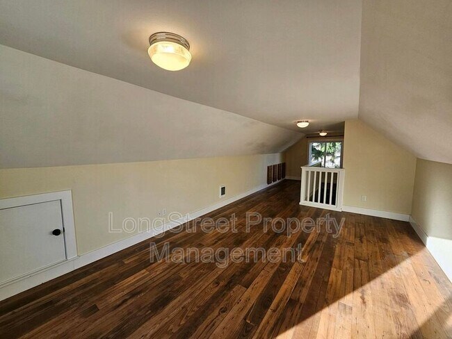 Building Photo - 7855 N Wabash Ave