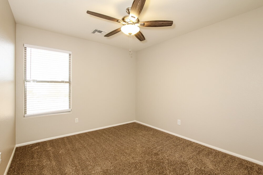 Building Photo - 5722 N 124th Ln