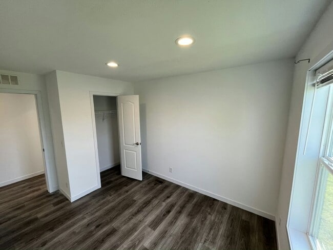 Building Photo - 25719 Shinnecock Dr