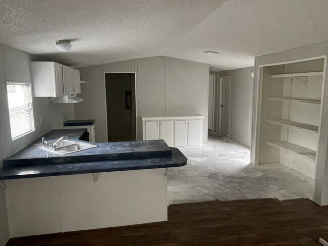 Building Photo - 3000 Poplar St