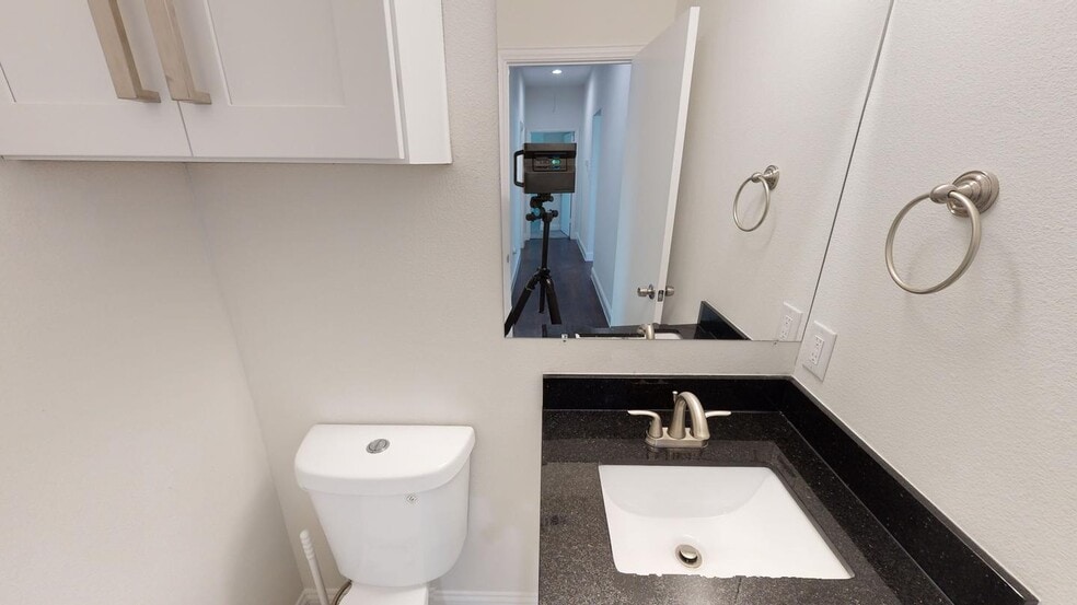 Building Photo - Beautifully renovated Bishop Arts District home near Lake Cliff Park