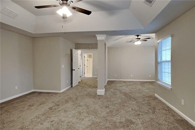 Building Photo - 1719 Silverchase Dr SW