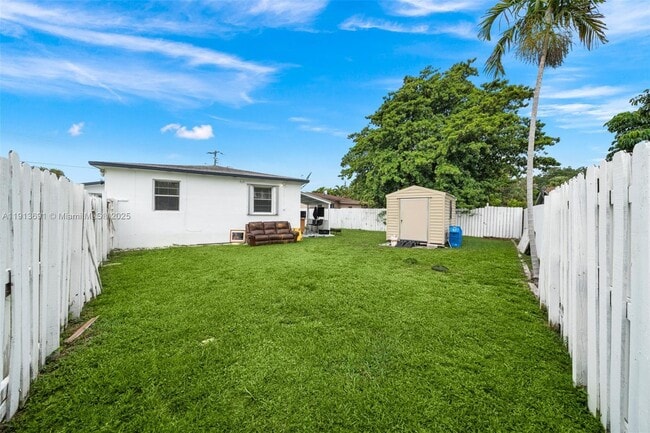 Building Photo - 600 SW 10th St