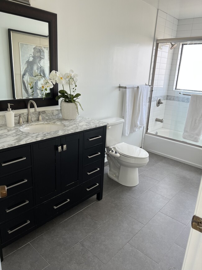 Master Bath - 1957 Colby Ave