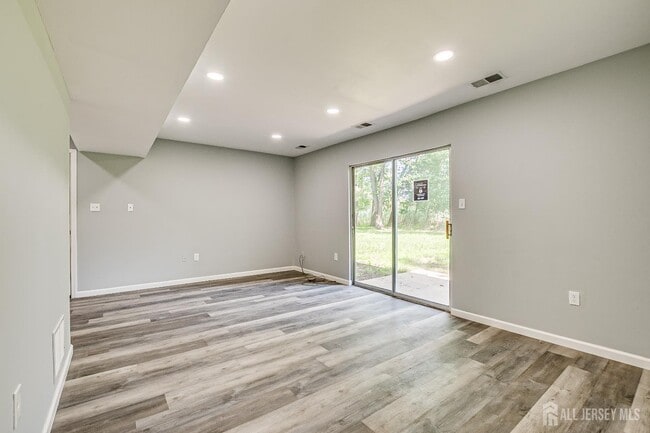 Building Photo - 5 Pelmont Pl