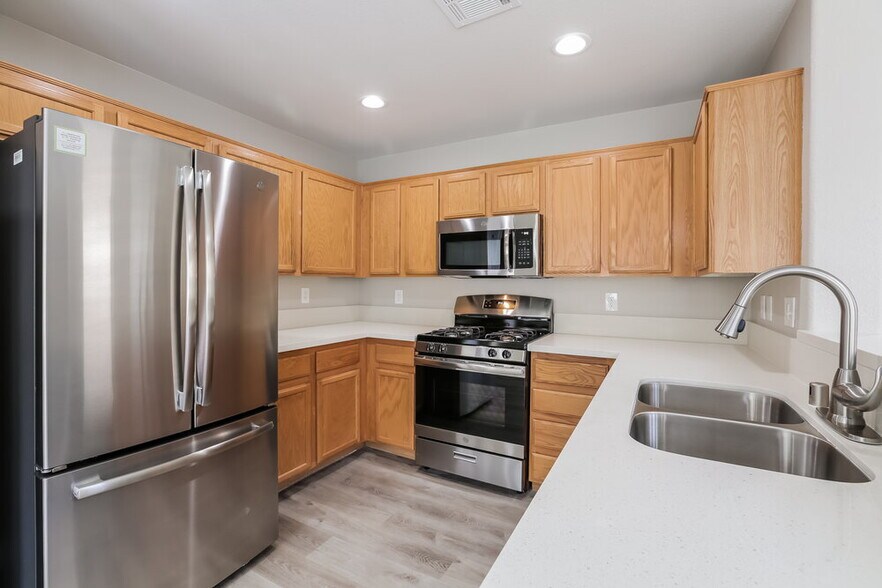 Building Photo - 10445 MIHELA Ave