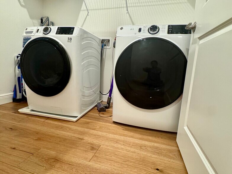 Building Photo - 644 3rd Ave S