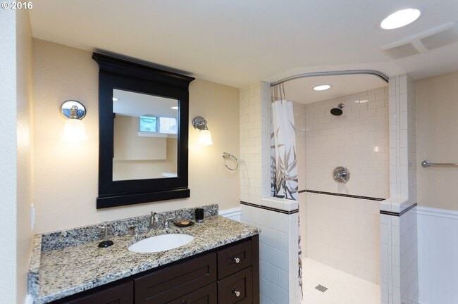 Building Photo - Coming Soon Sellwood-Moreland Two story, 3...