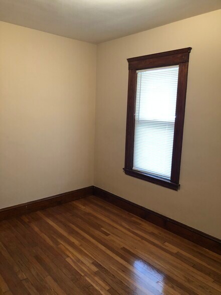 Bedroom - 142 Glendale St