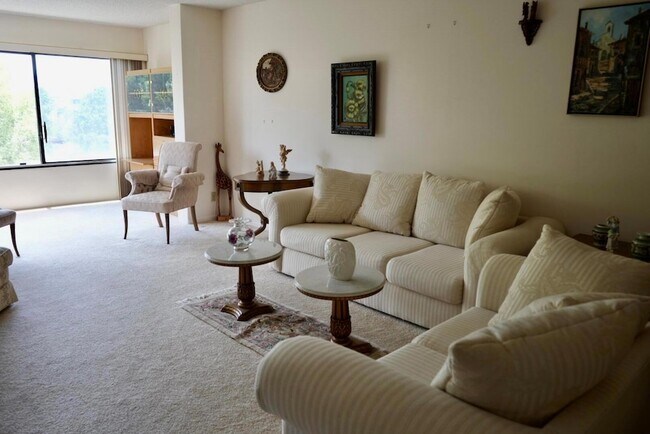 Building Photo - 3154 Via Poinciana