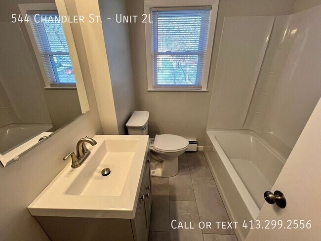 Building Photo - 544 Chandler St