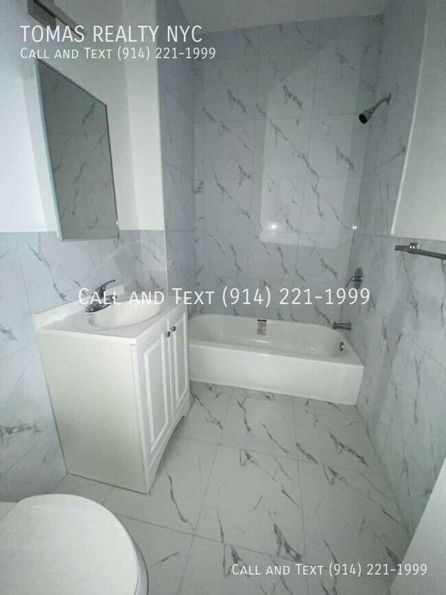 Building Photo - 25 Riverview Pl