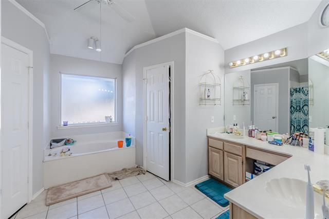 Building Photo - 4210 Oak Mt Dr