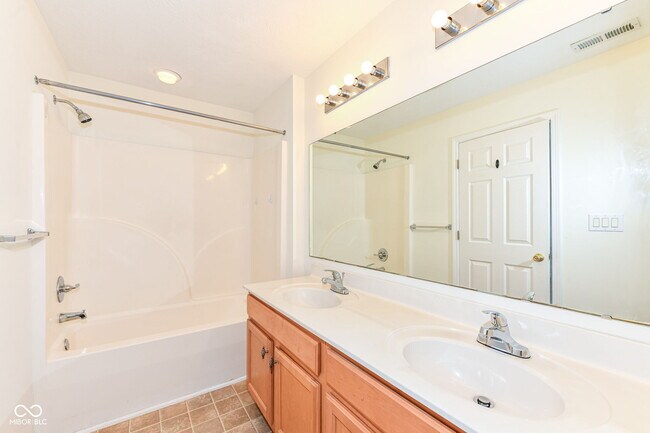 Building Photo - 4012 Weston Pointe Dr