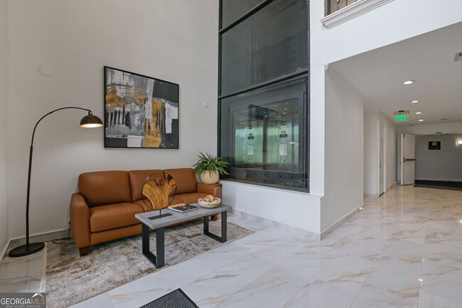 Building Photo - 1104 Pine Heights Dr NE