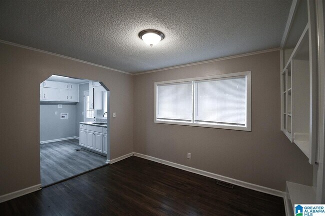 Building Photo - 209 13th Ave NE