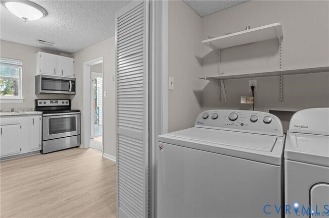 Building Photo - 2613 Chancer Dr