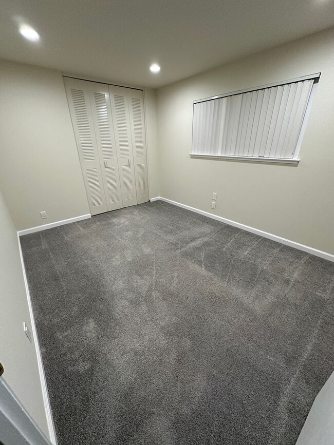 Building Photo - 926 Desert Isle Dr