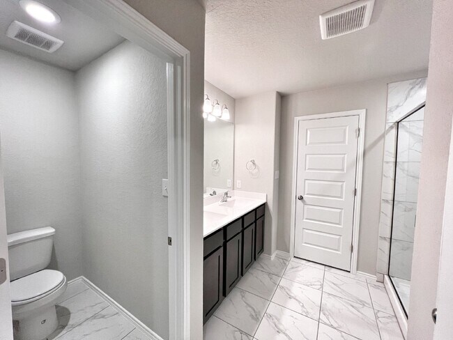 Building Photo - Adorable home located in the community of ...