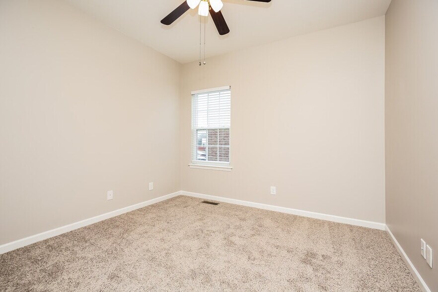 Building Photo - 1214 Saddle Brk