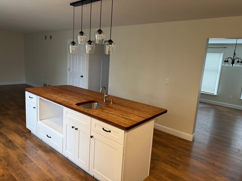 Building Photo - 125 Fieldstone Dr