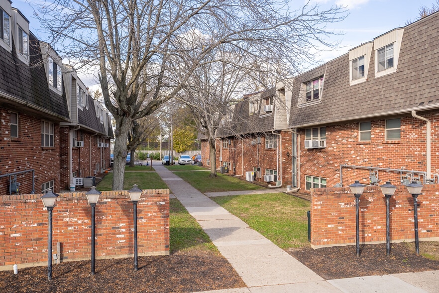 Primary Photo - McKaig Court Apartments