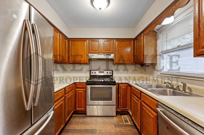 Building Photo - 1837 S Stacey St