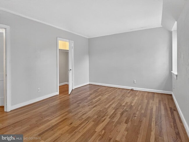 Building Photo - 1030 S Barton St