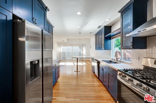 Building Photo - 5400 W 82nd St