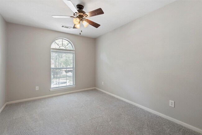 Building Photo - 35 N York Gate Ct