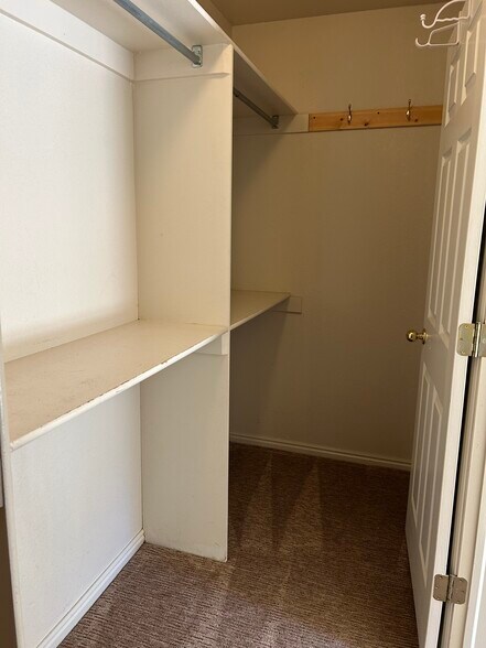 Large master bedroom closet - 3306 Fairway Loop