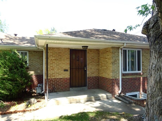 Building Photo - Two Bedroom Apartment With Hardwood Floors...